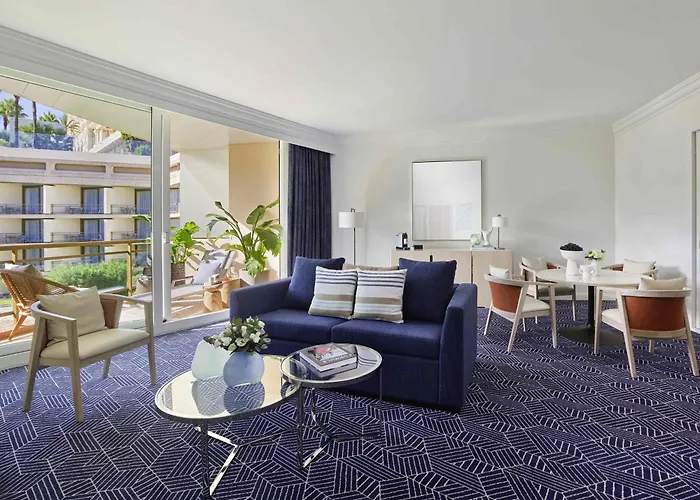 Fairmont Hotel 4*